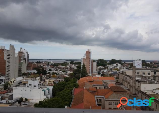 Semipiso casi nuevo. Barrio Martin. Vista franca al rio. Dos dormitorios. Balcón. Posibilidad cochera.