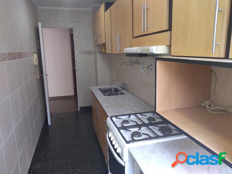 Departamento de 3 ambientes - a la calle - Moreno 3100 2