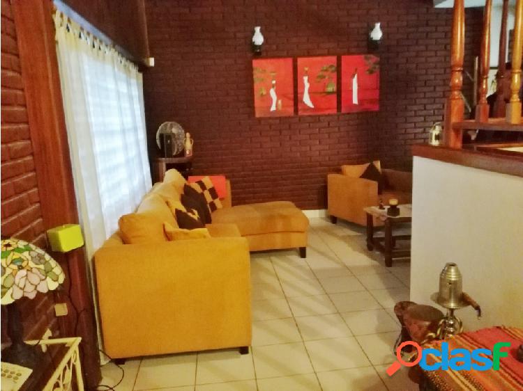 CHALET BARRIO ZACAGNINI-calle Belisario roldan 2