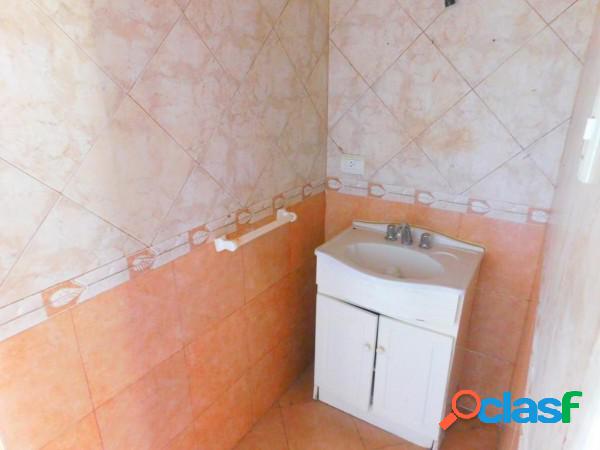 Venta casa de 6 ambientes c/cochera en moreno